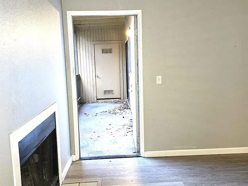2 bed, 2.0 bath, 826 sqft, $1,388 — Photo 3