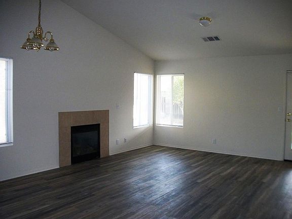 2nd image of 642 Kensington Cir