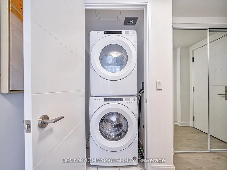 50 Wellesley St E #4002 — Photo 20