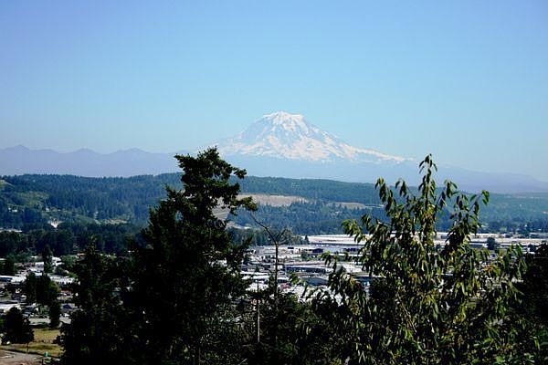 View of Mt Rainier from entertainment sized deck
