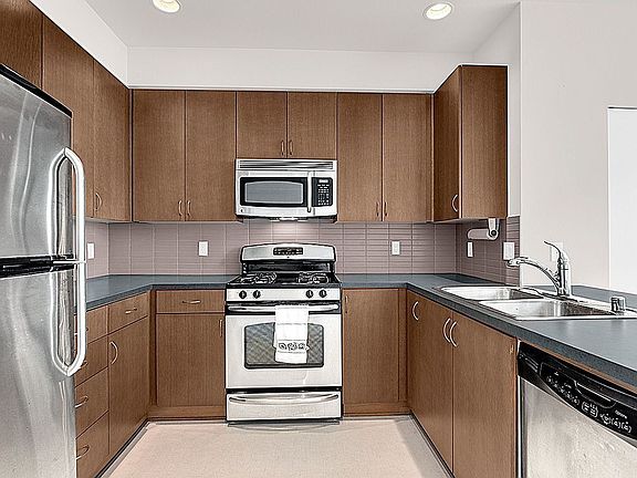 4th image of 15110 NE 81st Way Unit 203