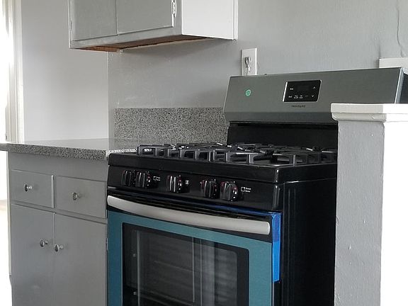 2nd image of 115 N Oak St APT 15