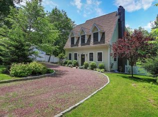 43 Roxiticus Rd, Mendham, NJ 07945