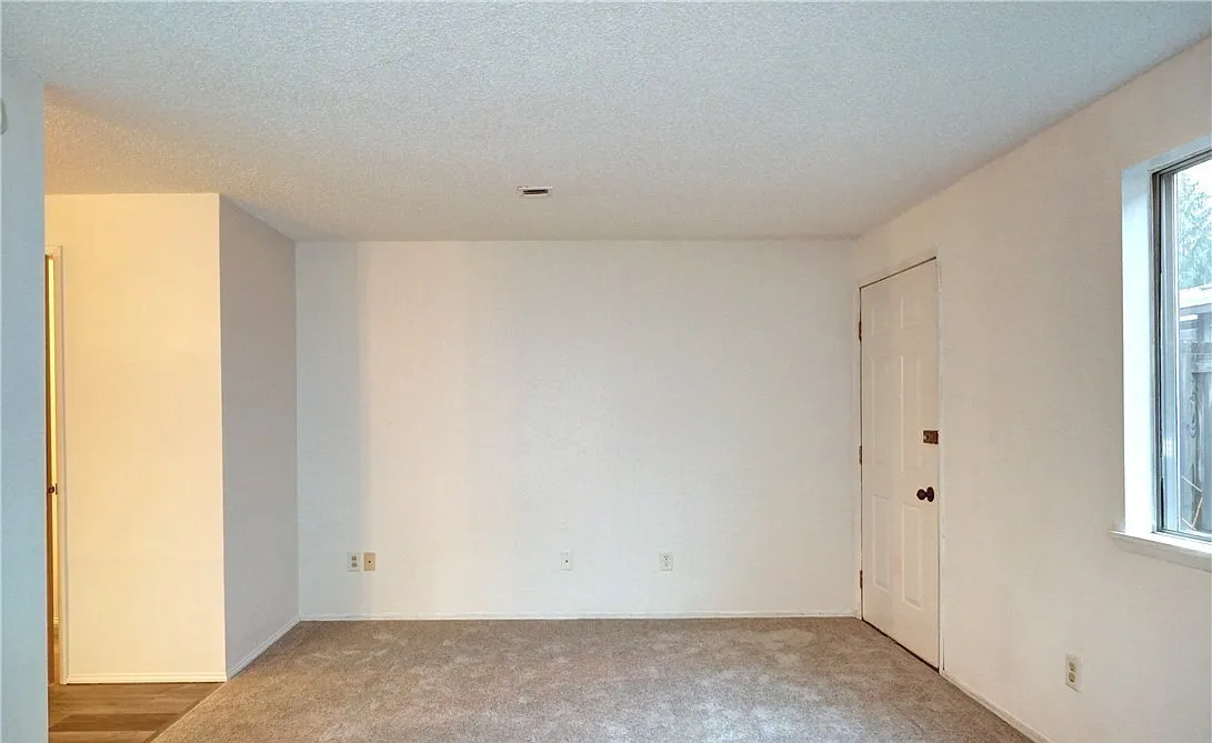 2 bed, 1.5 bath, 1008 sqft, $1,885 — Photo 3