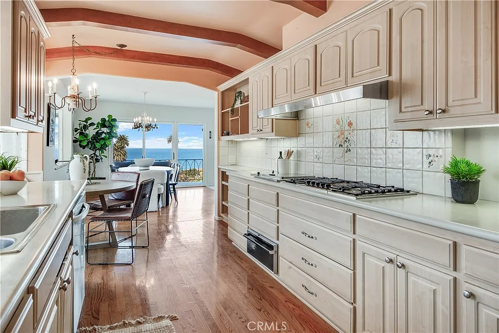 4 bed, 2.5 bath, 3079 sqft, $11,500 — Photo 4
