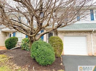 31 Snowflake Ln, Edison, NJ 08820