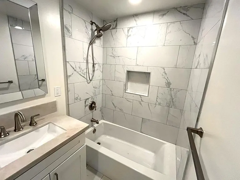 803 N Citrus Ave — Photo 25