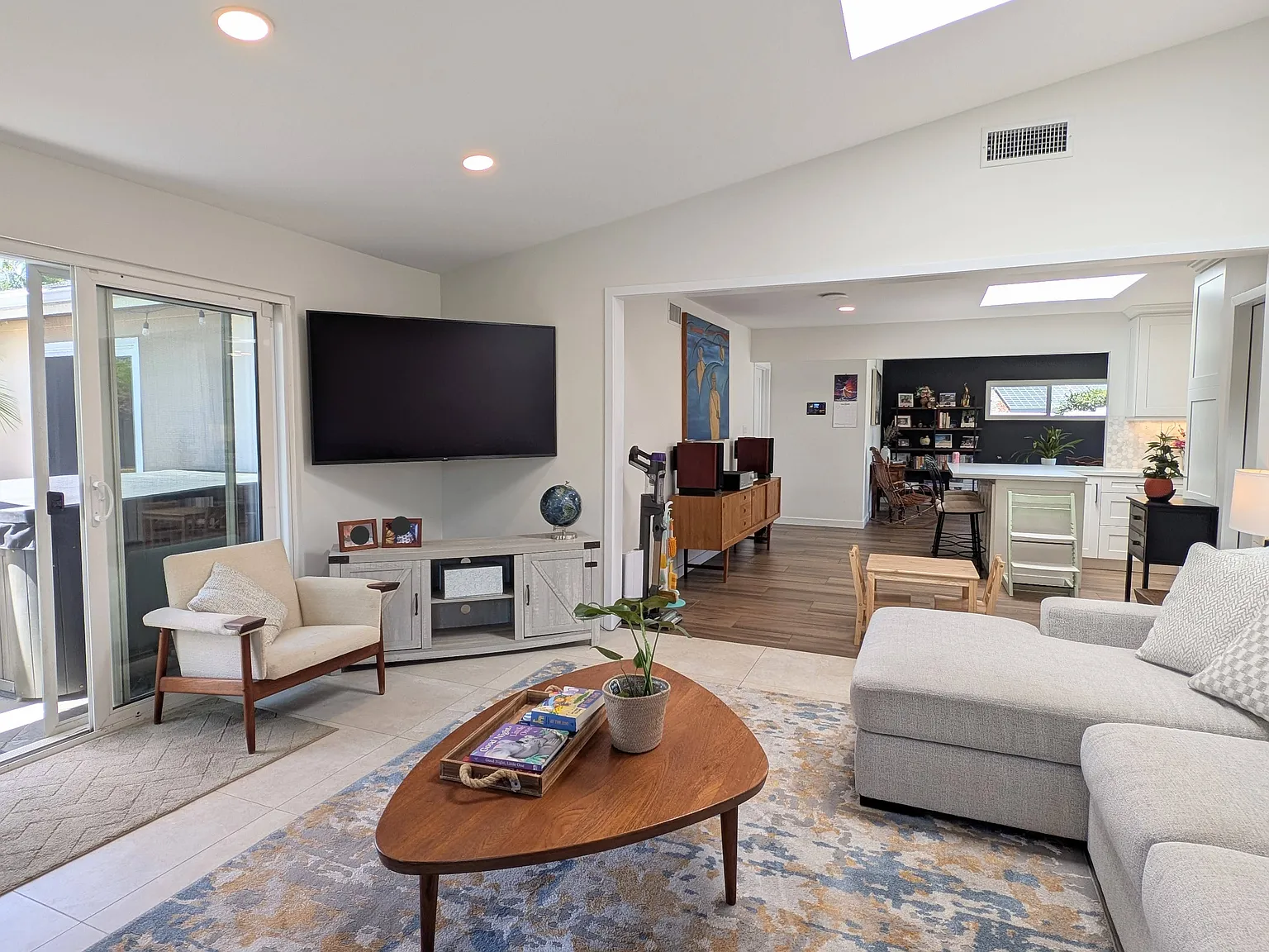3 bed, 1500 sqft, $6,200 — Photo 2