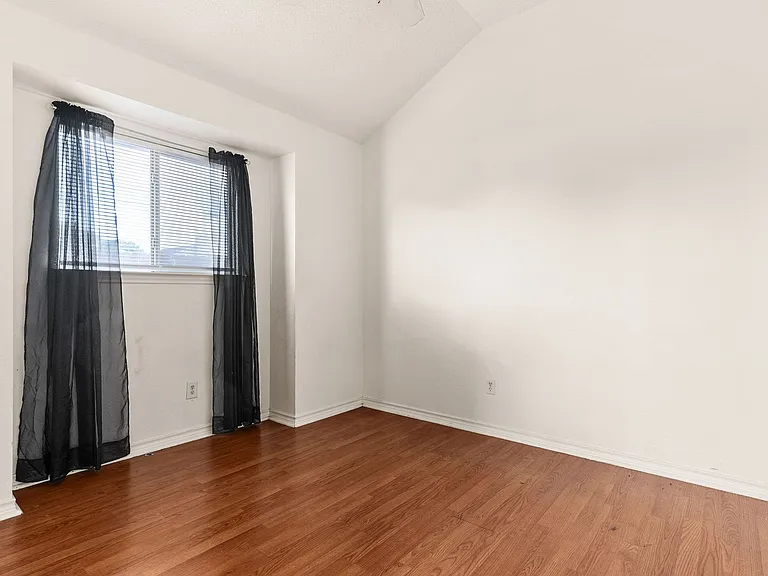 2702 Hemlock Dr — Photo 5