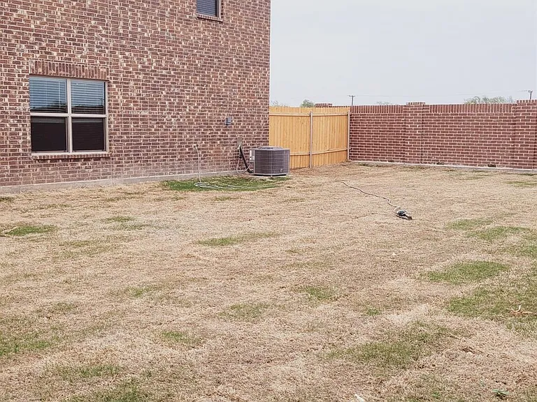 1912 Liam Dr — Photo 14