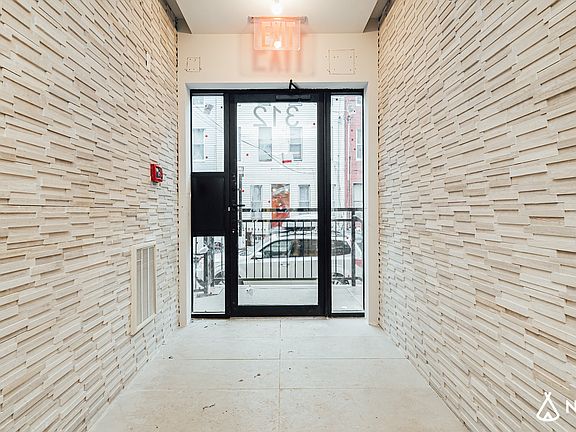 3rd image of 312 Devoe St APT 3D