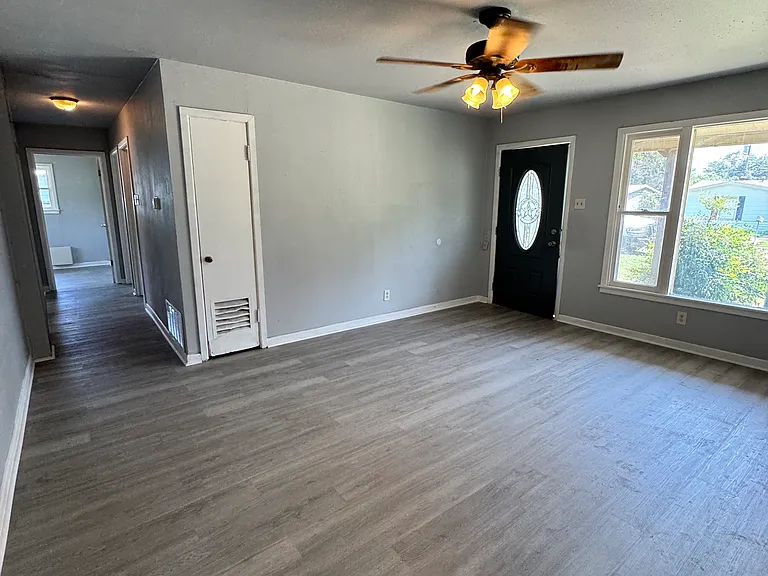 2472 Culver Ave — Photo 4