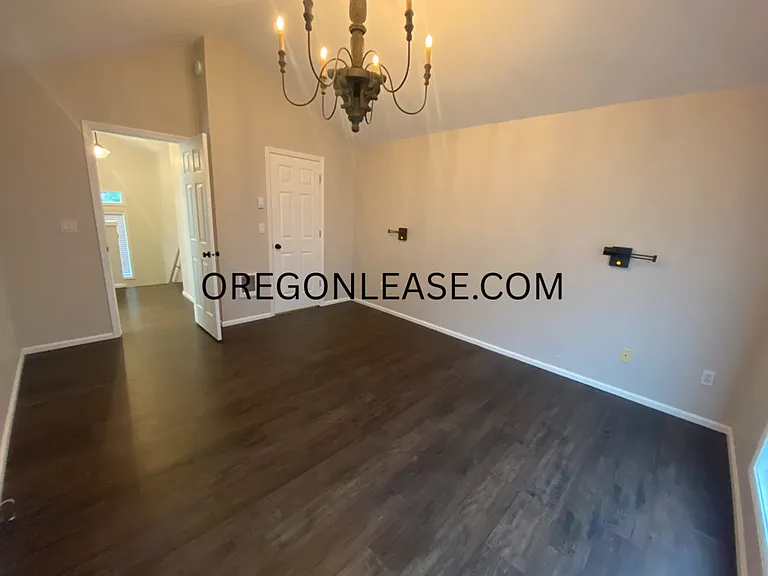 2 bed 2 bath South Eugene Townhome — Photo 7