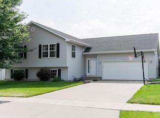 3500 Remington St SW, Cedar Rapids, IA 52404