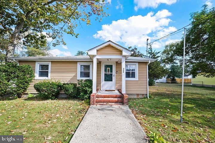1st image of 609 Forepeak Ave
