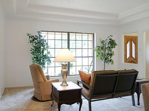 2nd image of 1002 Rosewood Ct