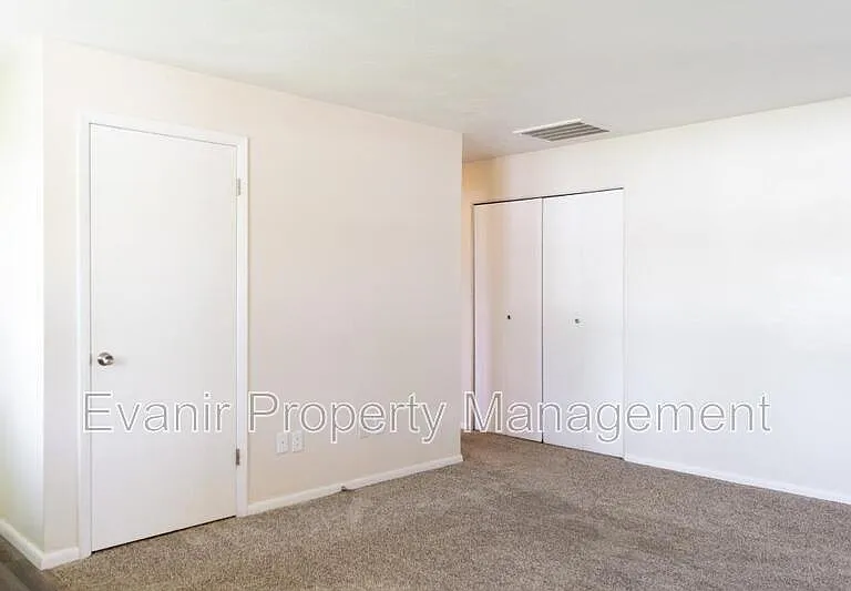 790 Branford Rd — Photo 7