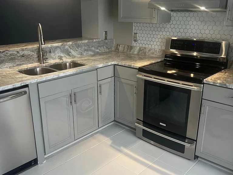 522 Hollomon Dr — Photo 2