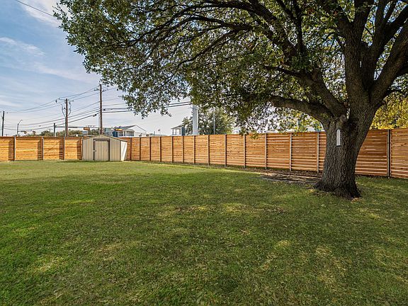 3rd image of 3001 Galaxie Rd