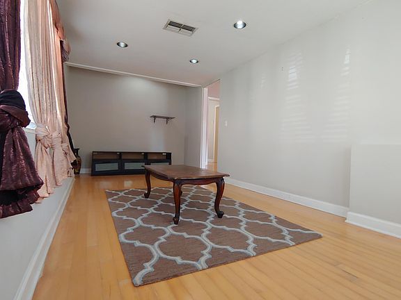 5th image of 1009 W Indiana Ave #A