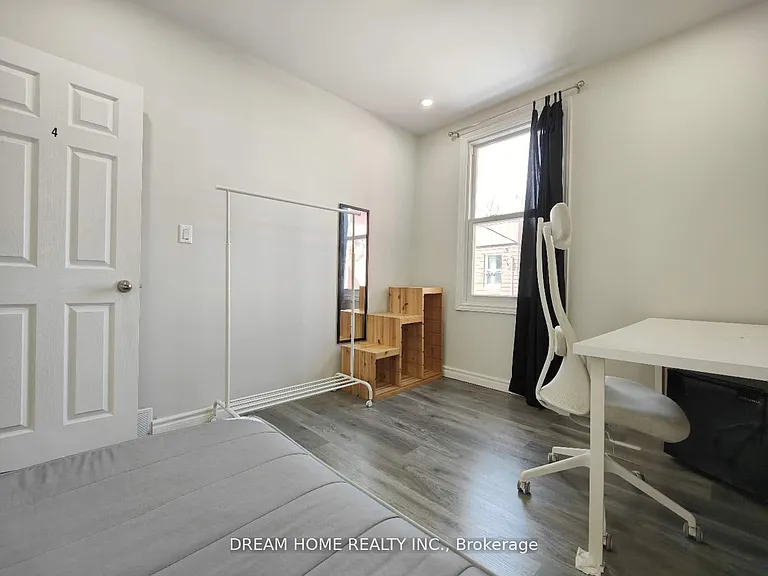 29 Glasgow St #2 — Photo 11