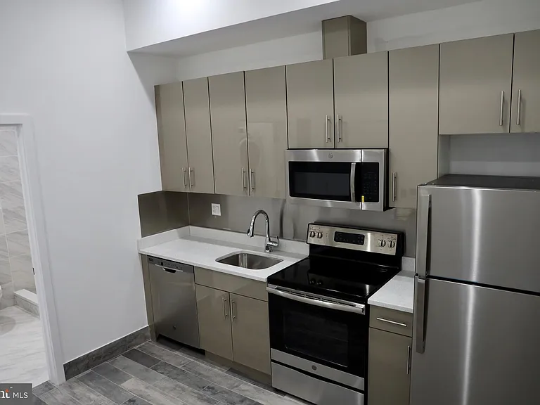 1231 Vine St #1 — Photo 7