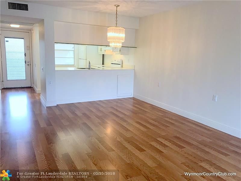 1st image of 2701 Nassau Bnd APT F2