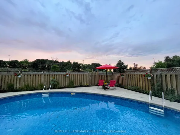 2105 Folkway Dr, Mississauga, ON L5L 3G3