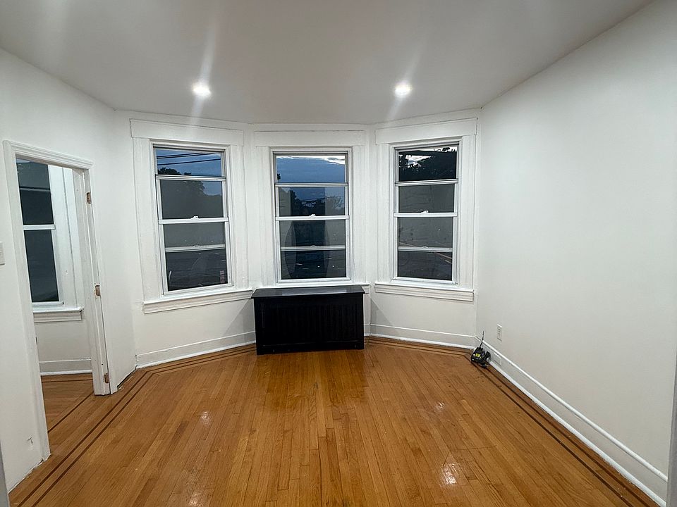 1st image of 886 W Side Ave