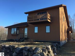 6625 Bay Shore West Dr, Charlevoix, MI 49720