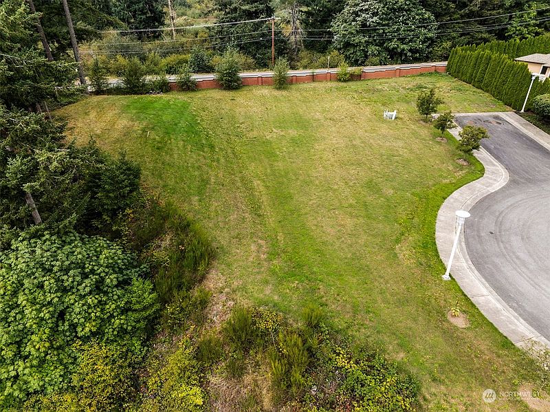 4th image of 1828 176th Avenue E