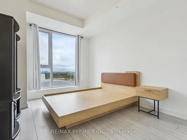 55 Duke St W #1709 — Photo 37