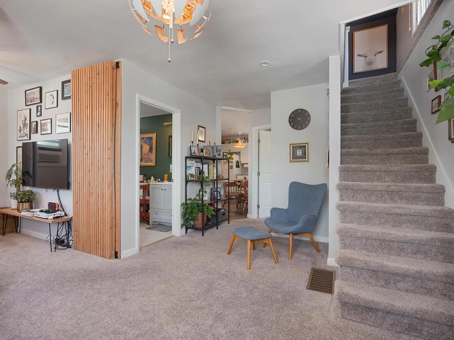 511 S Lowell Blvd — Photo 2
