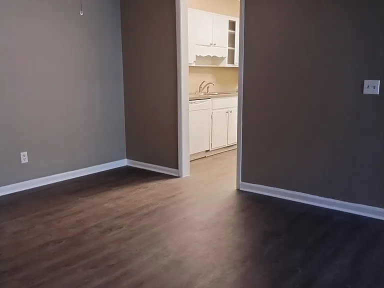 103 Forest Rd — Photo 5