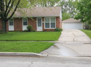310 E Maxon Ln, Streamwood, IL