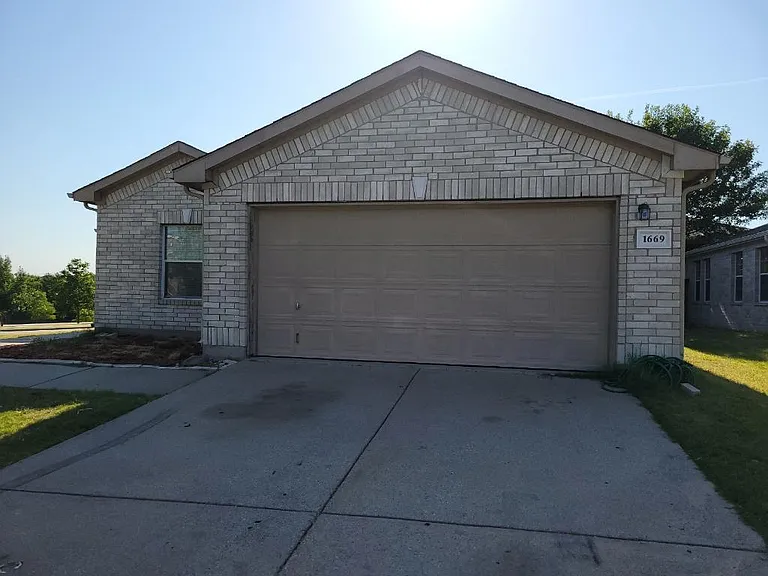 1669 Crown Point Dr — Photo 10