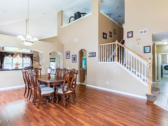 4th image of 854 Thoroughbred Dr