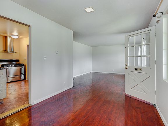 5th image of 3569 E Del Mar Blvd