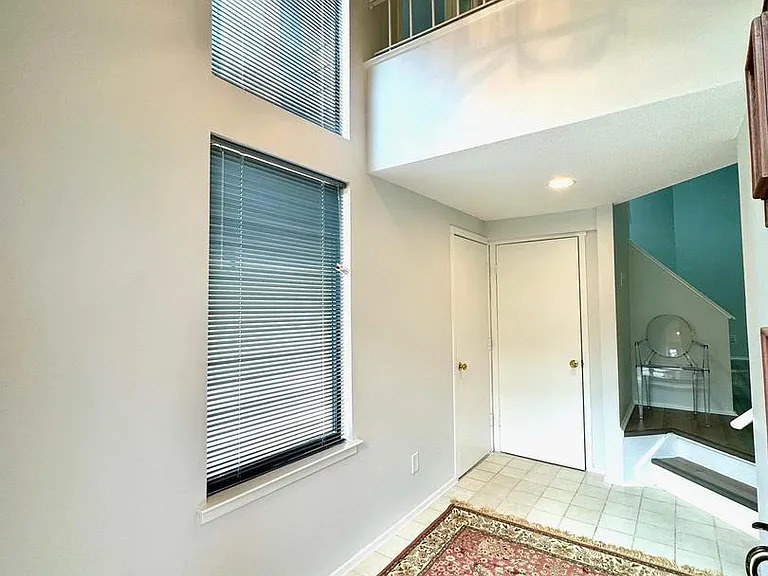 104 Sayre Dr — Photo 3