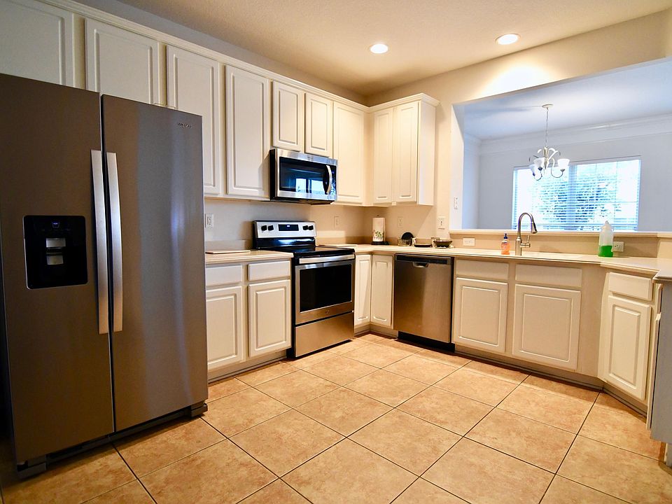 1st image of 11052 Castlemain Cir E