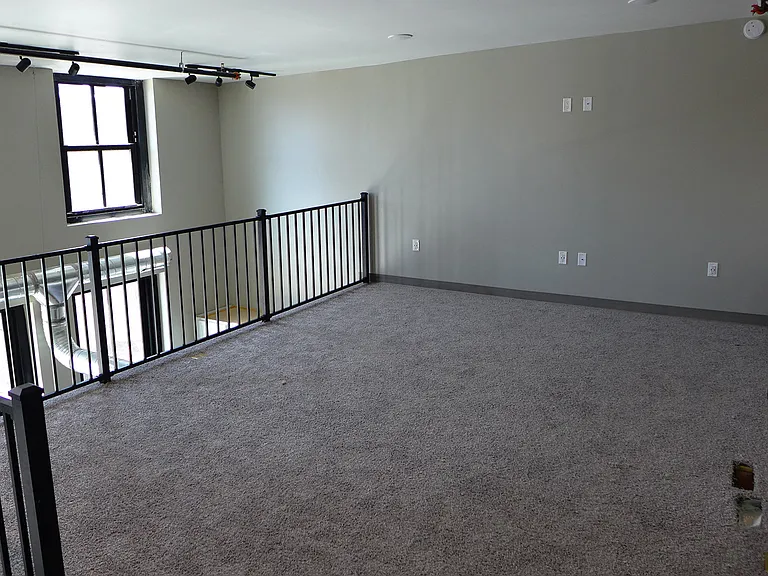 2523 Farnam St — Photo 10