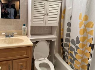 (Undisclosed Address), New Hyde Park, NY 11040
