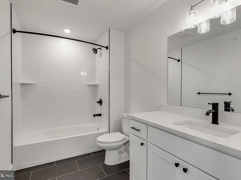 2214 N Front St #204 — Photo 24