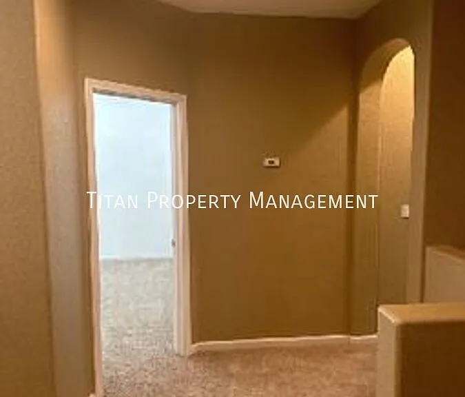 421 Phoenix Cir — Photo 10