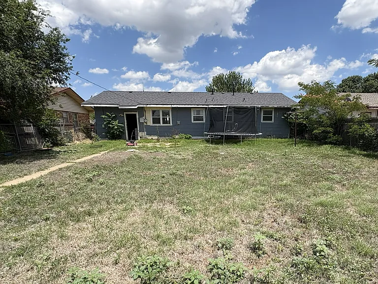 2209 N Dwight St — Photo 11