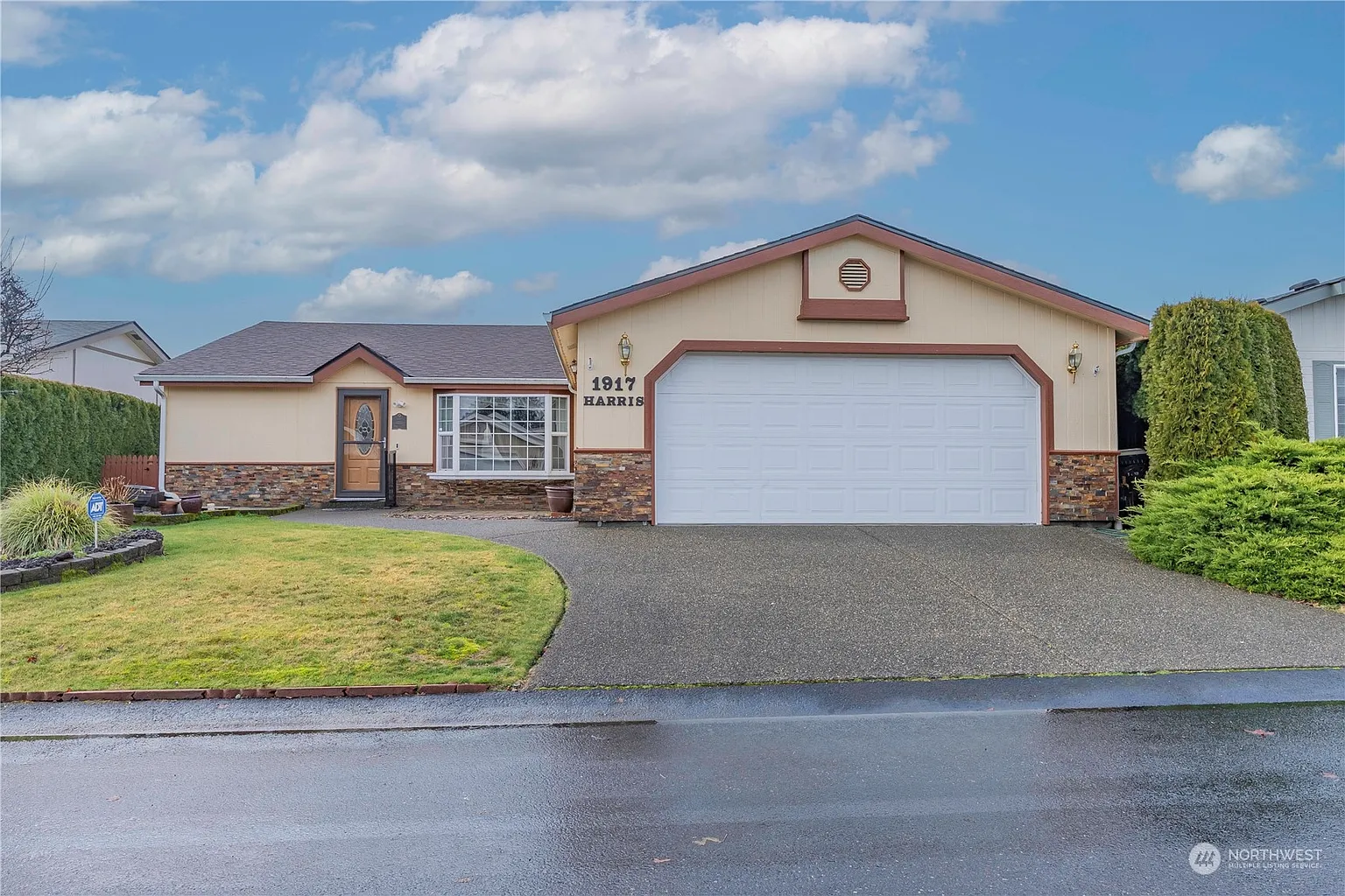 1917 Windflower Lane SE photo 1