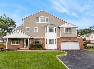 9 Waldeck Ct, West Orange, NJ 07052