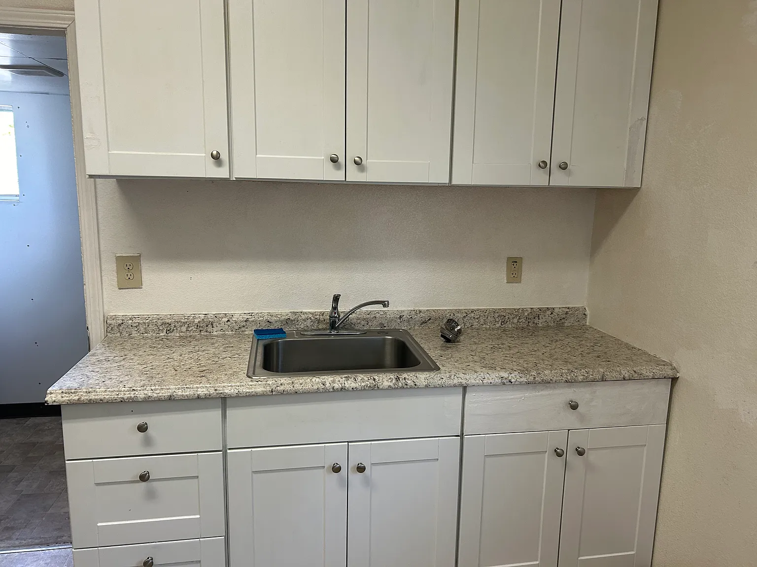 1 bed, 1100 sqft, $1,050 — Photo 3
