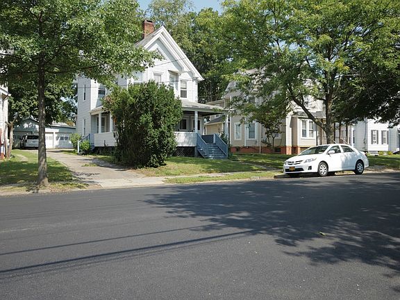 Lots of street parking