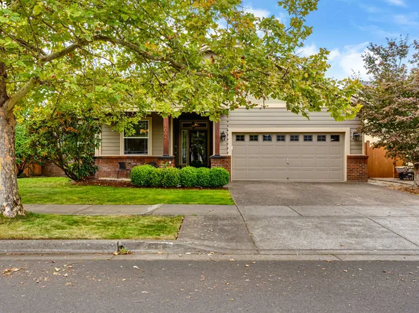 1084 Throne Dr, Eugene, OR 97402